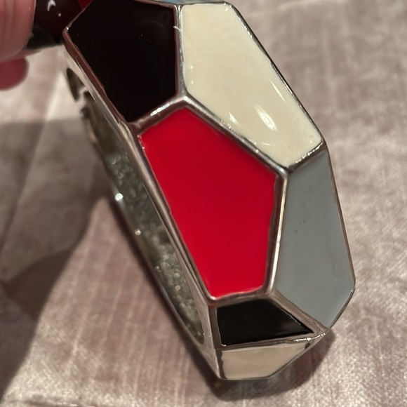 70’s Style Hinged Colorblock Geometric Bangle Bracelet - Picture 7 of 7